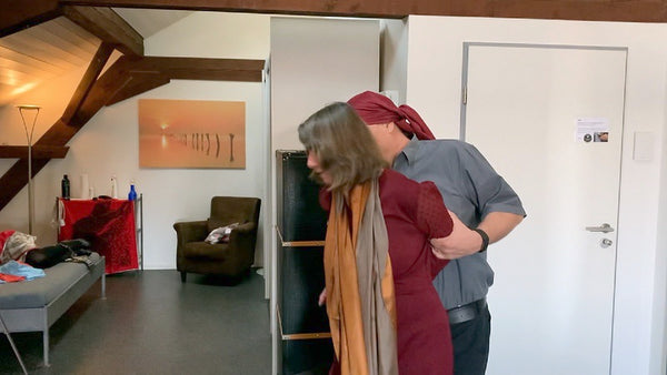 2 scarf ladies attacked by an electrician